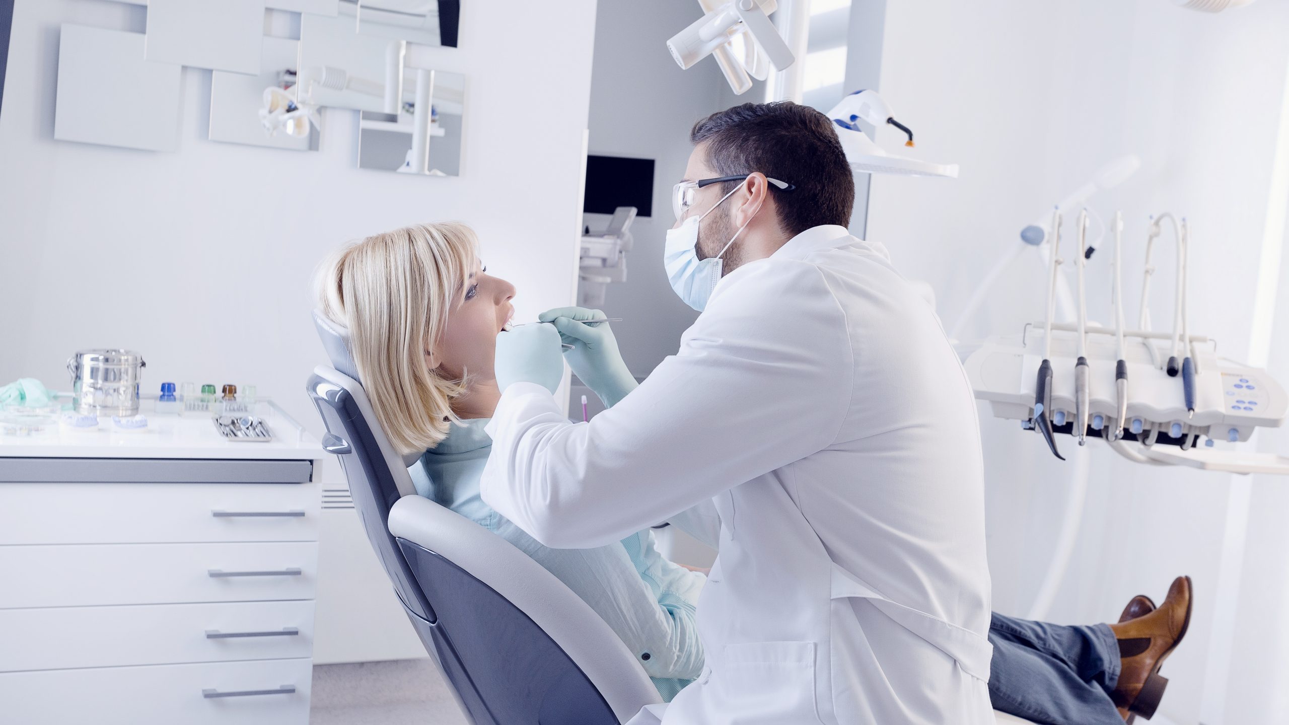 Dentist in Laton, CA