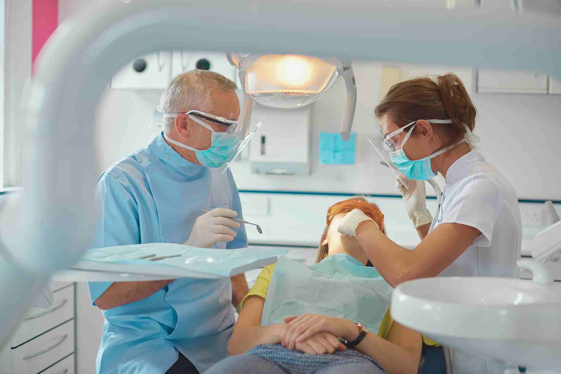 Dentist in Laton, CA
